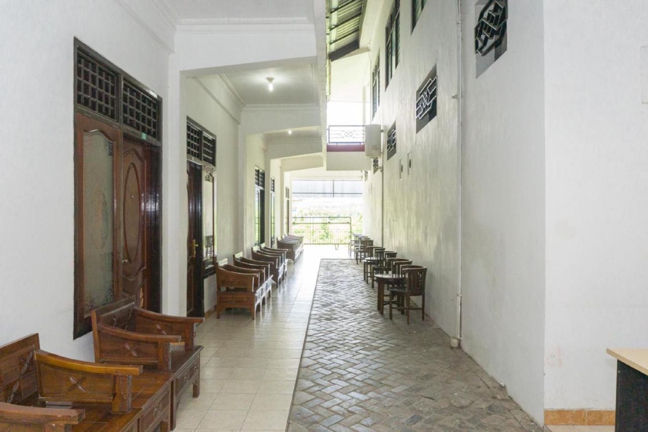 Отель Reddoorz @ Tambolaka Sumba Lokokaki Экстерьер фото